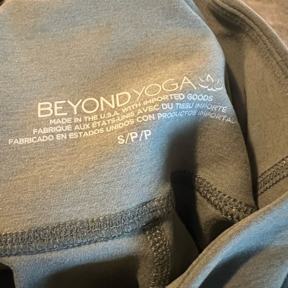 Beyond yoga Caught in the midi high waisted legging $88 small Dark tropic - Picture 5 of 12